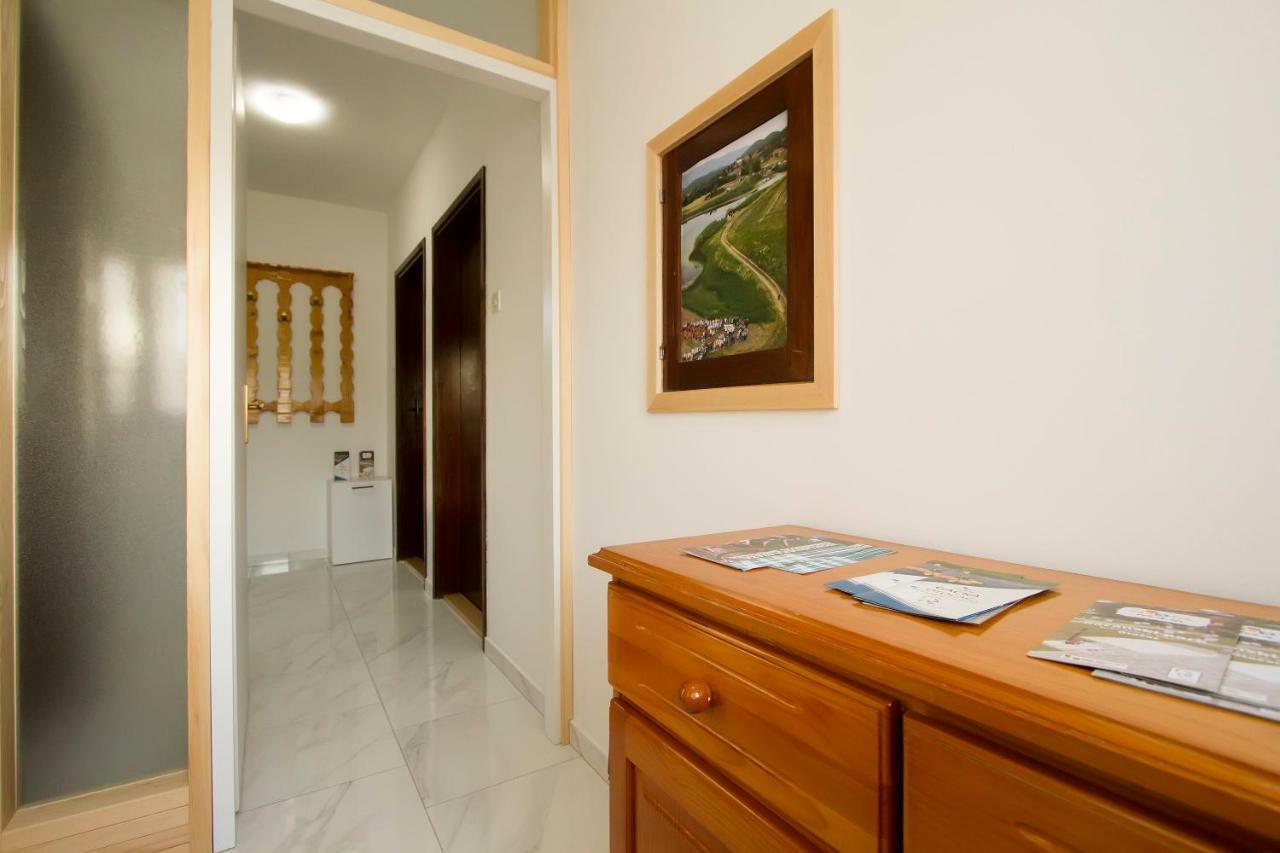 Apartman Karlo Otočac Buitenkant foto