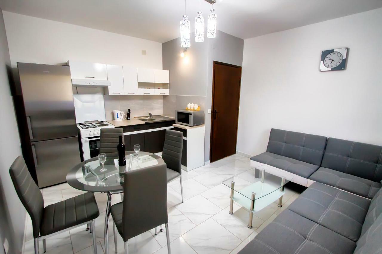 Apartman Karlo Otočac Buitenkant foto