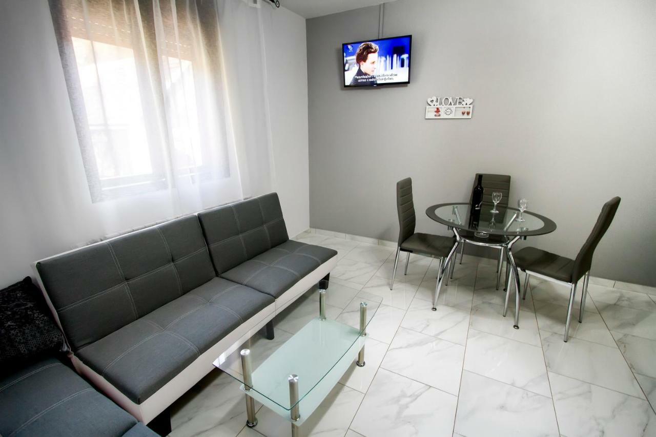 Apartman Karlo Otočac Buitenkant foto