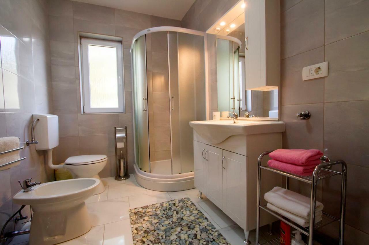 Apartman Karlo Otočac Buitenkant foto