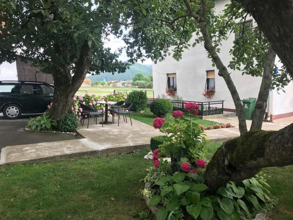 Apartman Karlo Otočac Buitenkant foto